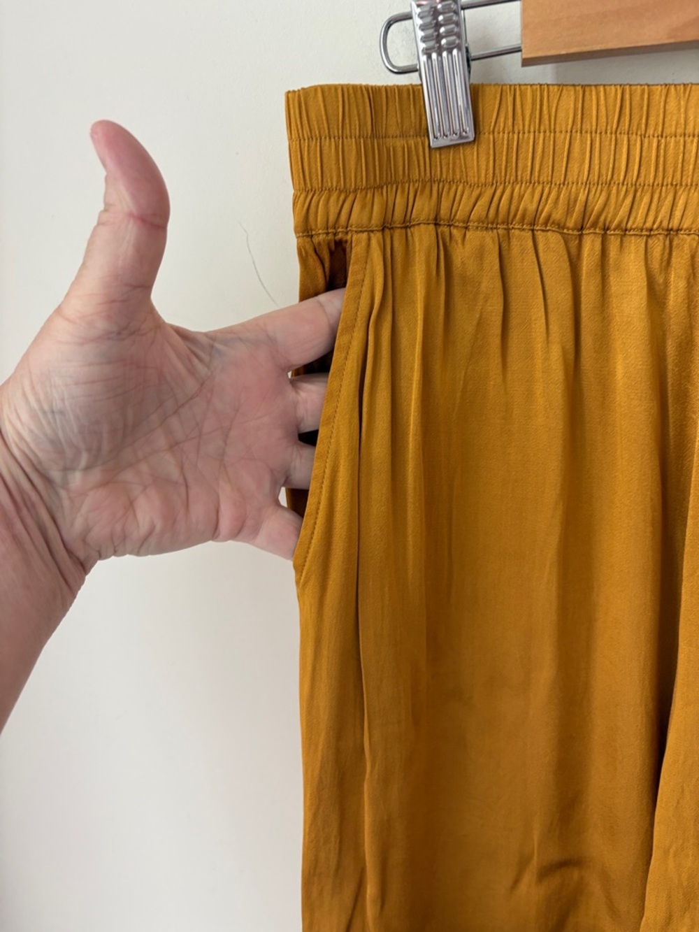 Silence + Noise Kara Satin Culotte Wide Leg Pants Mustard Gold Pull On Size M - Picture 4 of 11